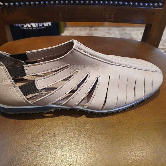 Mens leather vacation walking slipon. - Picture 5 of 6